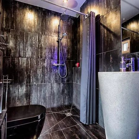 The Grey House أونفلور